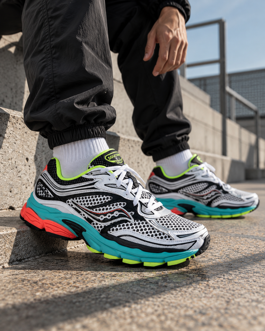 SAUCONY